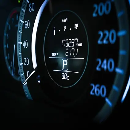 Filo Araçlarında Kilometre Limiti Yönetimi: KM Aşım Ücreti, Hesaplama ve Sözleşme İpuçları